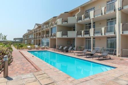 325 Leisure Bay *