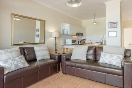 325 Leisure Bay
